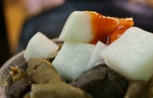 广州小吃老广记：食在广州，吃得丰富。